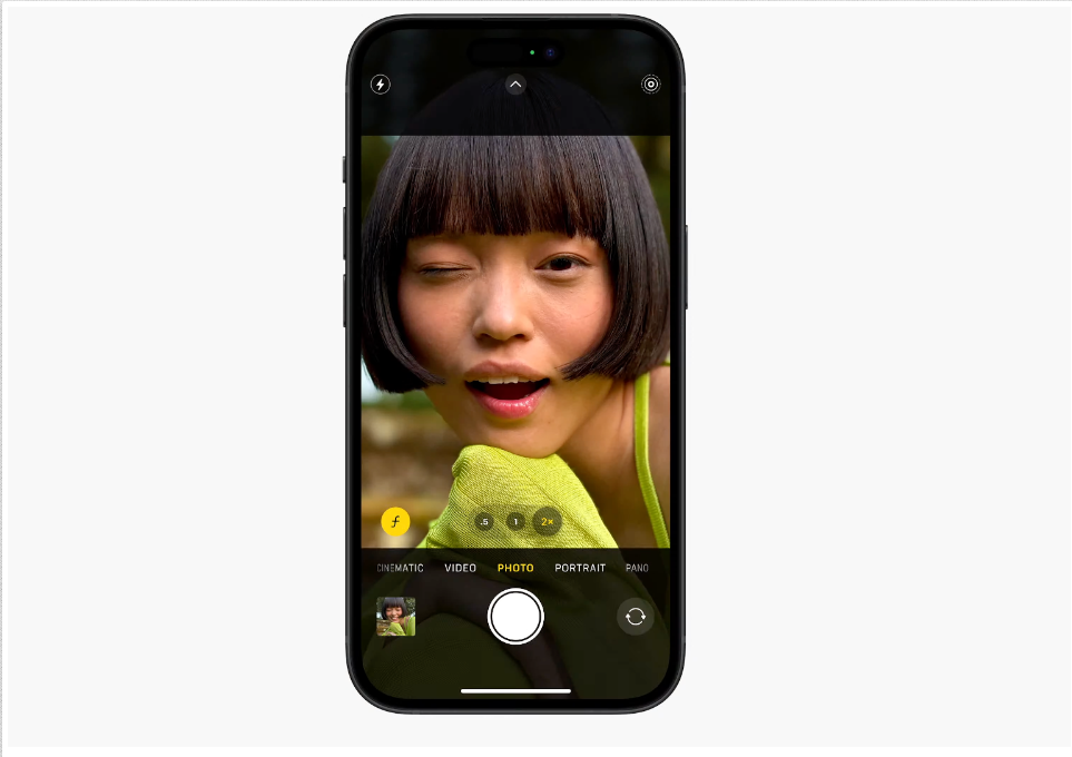 Camera trước iPhone 15 được nâng cấp lên khẩu độ cao hơn so với iPhone 13 mini